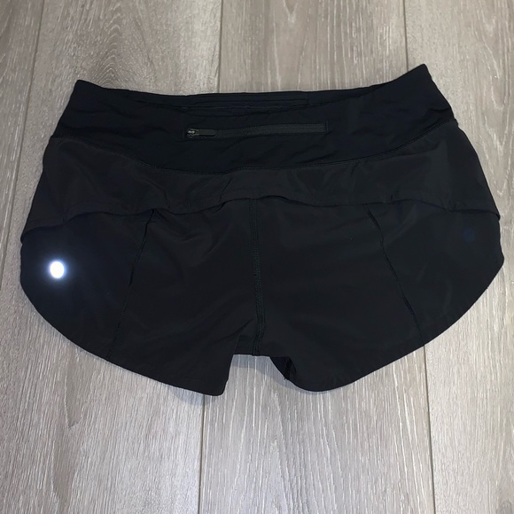 Lululemon Speed Up Low-Rise Lined Short 2.5” - Picture 2 of 3